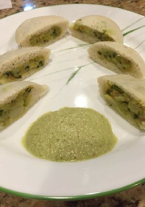 A picture of Idly sandwich or stuffed masala idli.