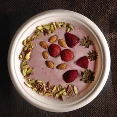 A picture of Strawberry smoothie bowl.