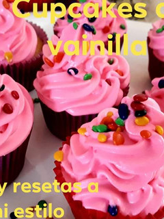 Una foto de Cupcakes de vainilla y chantilly
