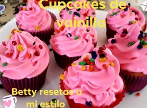 Una foto de Cupcakes de vainilla y chantilly