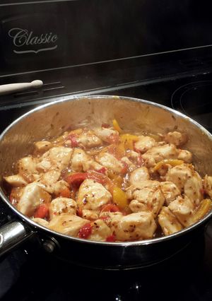 A picture of Hot & Sour Chicken & Pepper Stir-fry.