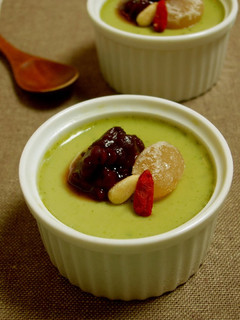 A picture of Easy Matcha Pudding.