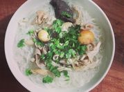 A picture of miến gà trứng non