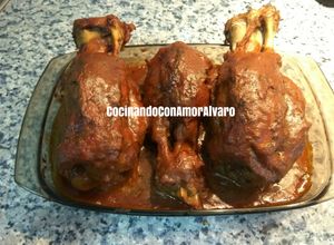 Una foto de Codillos de cerdo en salsa