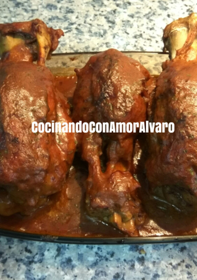 Una foto de Codillos de cerdo en salsa