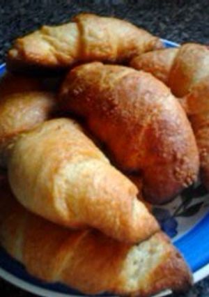 A picture of Cheesy Crescent rolls.
