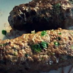 A picture of Ground Beef kofta / Carnasa tipo turco.