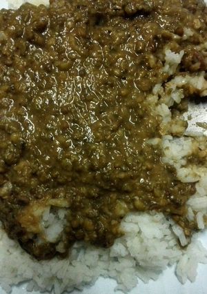 A picture of Ndengu with Rice.