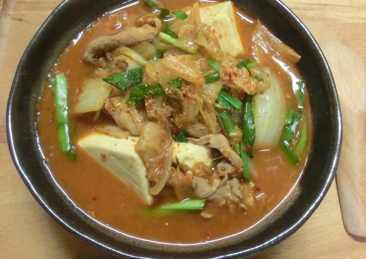 Recipe of Quick Addictive! Mild Kimchi Jjiage (Korean-style Stew)