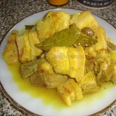 A picture of Adobo sa Dilaw (Pork stewed in vinegar, garlic and turmeric).