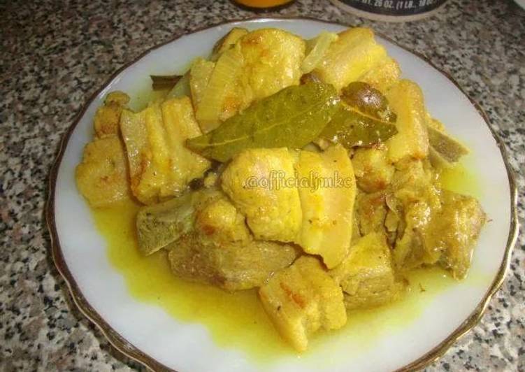 How to Make Favorite Adobo sa Dilaw (Pork stewed in vinegar, garlic and turmeric)