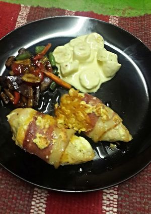 A picture of Chicken Fillet Wrapped in Bacon, Smothered in Cheese.