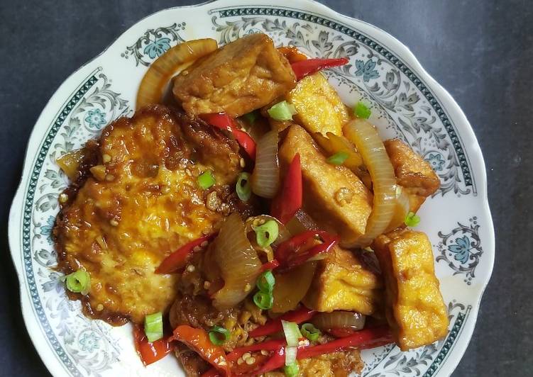 Tahu telur ceplok saus inggris