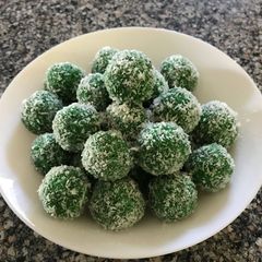 A picture of Paan coconut laddoo.