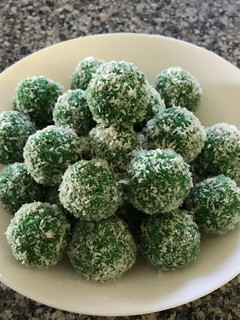 A picture of Paan coconut laddoo.