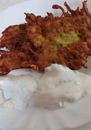Vegyes zöldséges sajtos tócsni kapros mártogatóssal recept fotója