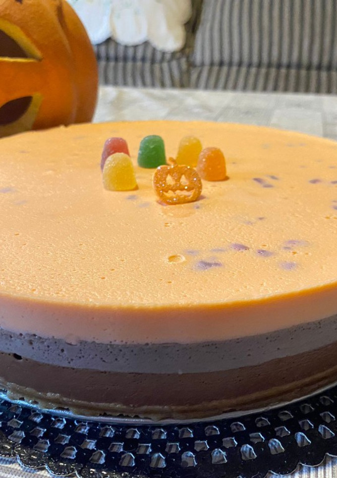 Una foto de Tarta tres chocolates de Halloween 🎃🧙‍♀️👻🧛🏼‍♀️🍫