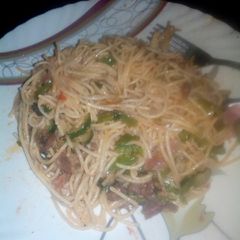 A picture of Spaghetti mixed with beef.