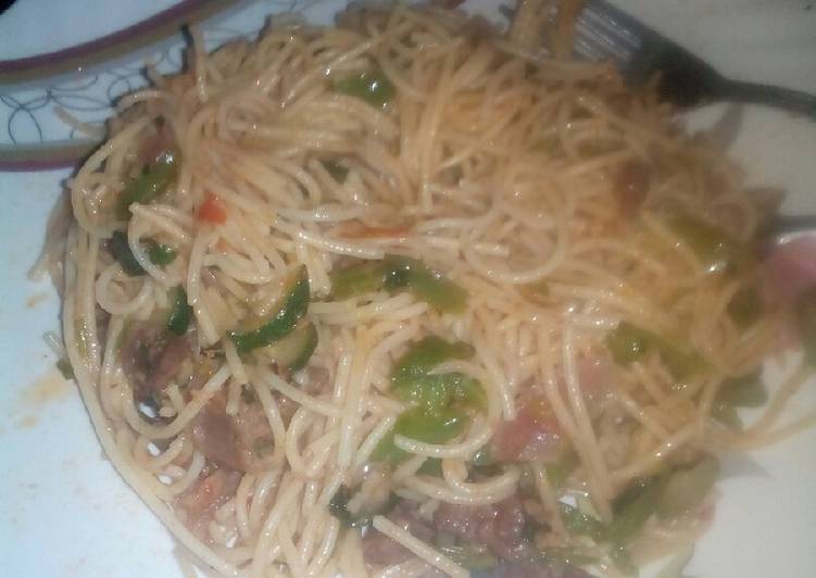 Spaghetti mixed with beef