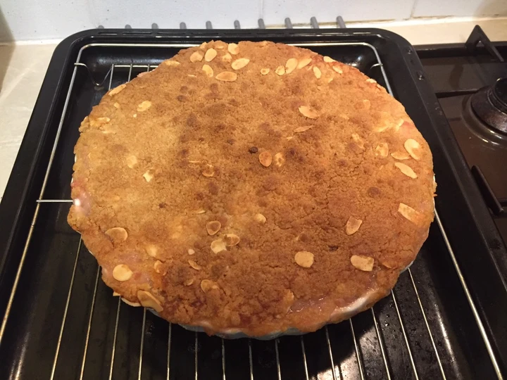 Easy Steps to Make Rhubarb and Apple Crumble which Delicious