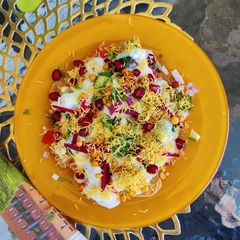 A picture of Dahi Papdi Chaat.