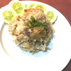 A picture of White chicken biryani.