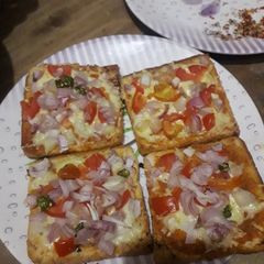 A picture of Cheese Garlic Chilli Toast.