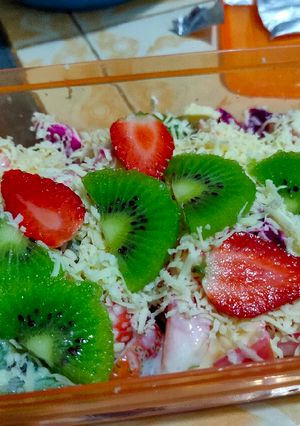 Foto resep Salad Buah yummy 🍓🍎🥝🍒🍉🍊🍍🍅