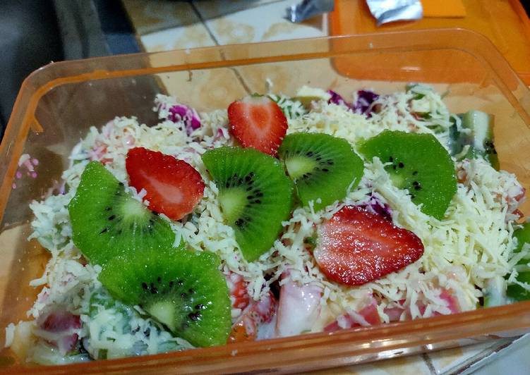 Salad Buah yummy 🍓🍎🥝🍒🍉🍊🍍🍅