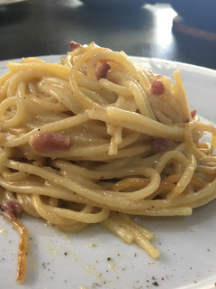 Una foto de Espaguetis a la carbonara😋