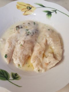 Una foto de Pescado en salsa menier