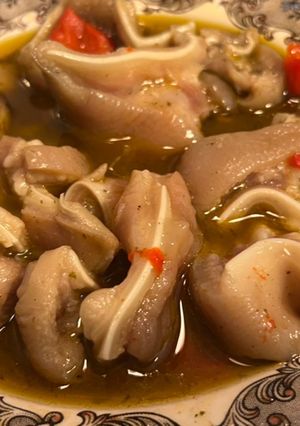 Una foto de Orejas en salsa