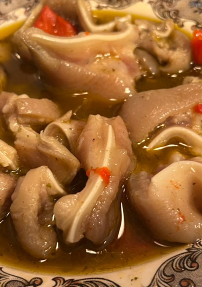 Una foto de Orejas en salsa