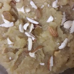 A picture of Suji halva.