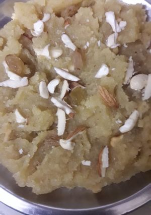 A picture of Suji halva.