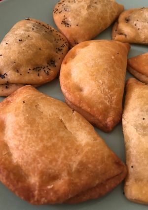 Une photo de Empanadas au thon, tomate et poivrons