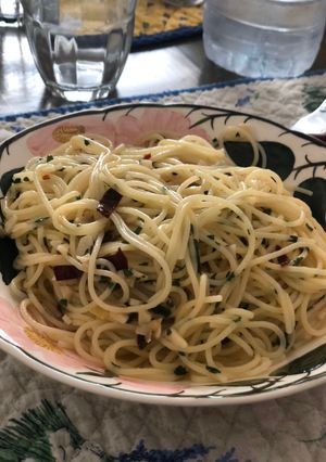 Una foto de Spaghetti aglio olio e peperoncino
