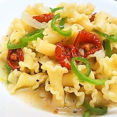 Short Pasta with Dried Tomatoes and Green Peppers A picture of Short Pasta with Dried Tomatoes and Green Peppers.