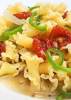 A picture of Short Pasta with Dried Tomatoes and Green Peppers.