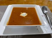 Una foto de crema de tomate