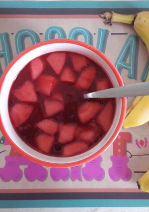 Gyümölcsleves vanília habarással recept fotója