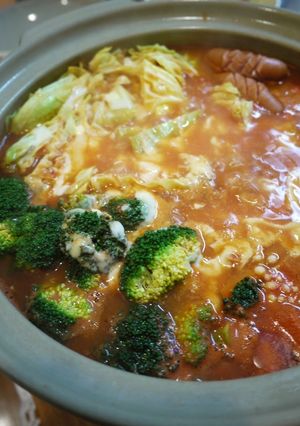A picture of Easy Tomato Hot Pot with Lots of Melting Cheese.