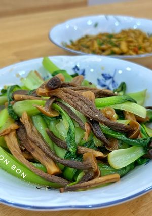 Hình của món Nấm Lộc Nhung Xào Cải Thìa.