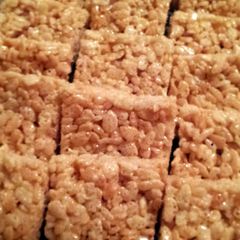 A picture of Rice Krispies Treats.