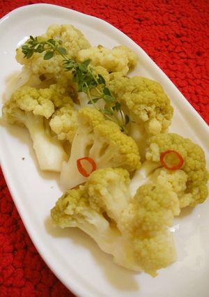 A picture of Easy Pickled Cauliflower.