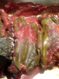 A picture of stuffed grape leaves (beef).