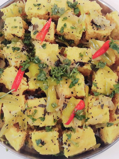 इंस्टेंट खमण ढोकला (Instant Khaman Dhokla Recipe In Hindi) रेसिपी मुख्य फोटो