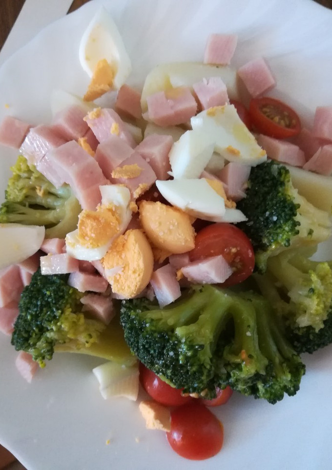 Una foto de Ensalada de brócoli