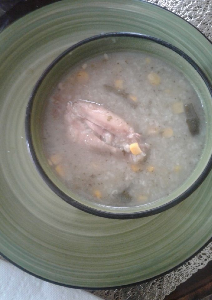 Una foto de Sopas de perejil y pollo
