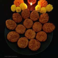 A picture of Thekua (with Poppy seeds).